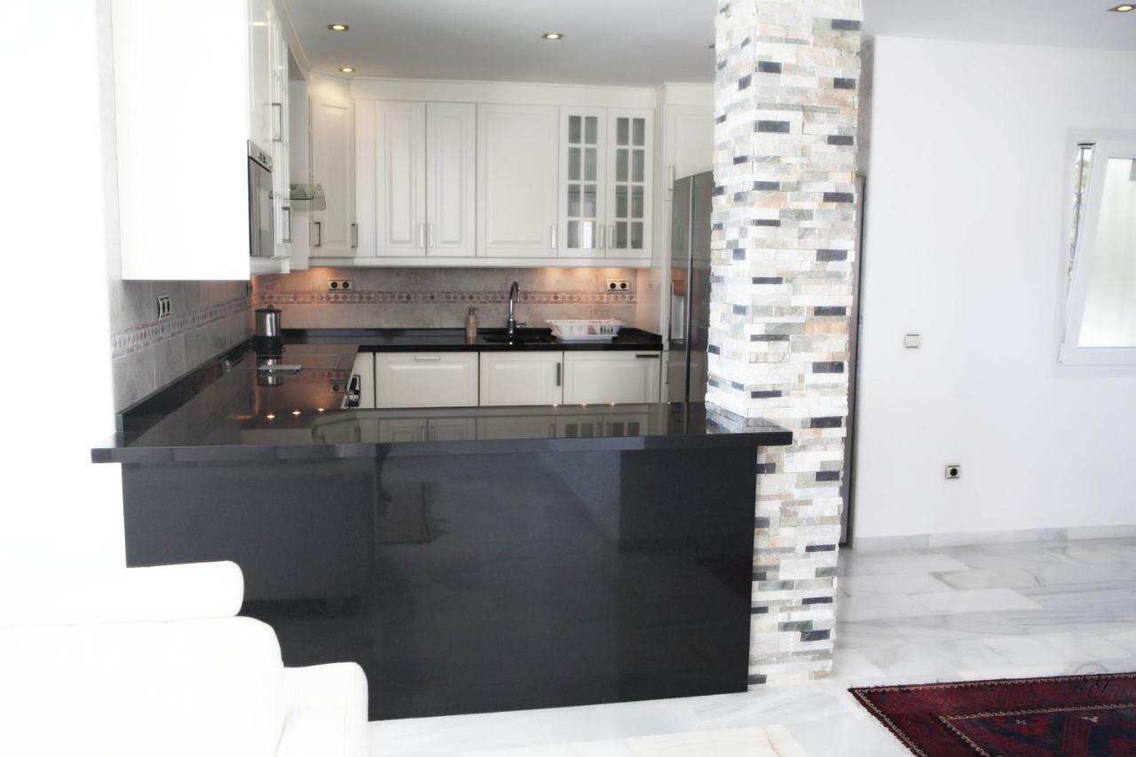 Ferienwohnung Luxury Puerto Banus Penthouse With Parking & Wi-Fi Marbella Exterior foto