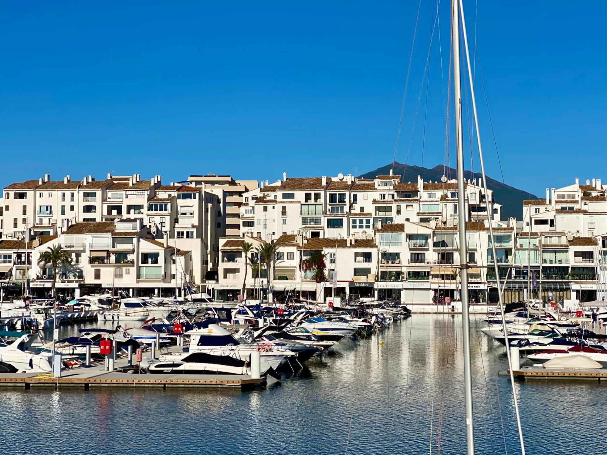 Ferienwohnung Luxury Puerto Banus Penthouse With Parking & Wi-Fi Marbella Exterior foto
